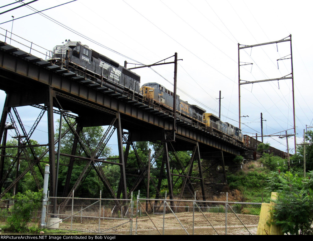 NS 3026, CSX 76 and 452